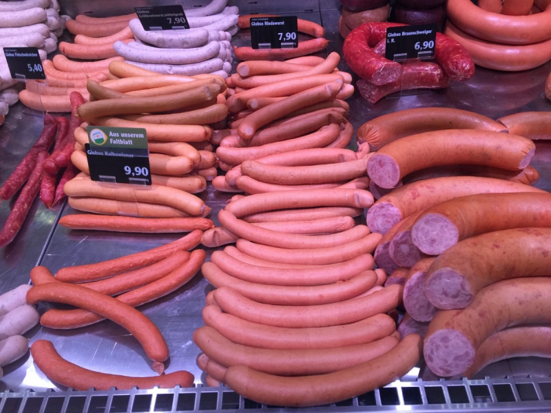 charcuterie-ST MARTIN DU VAR-min_sausages_meat_butchery-1069321